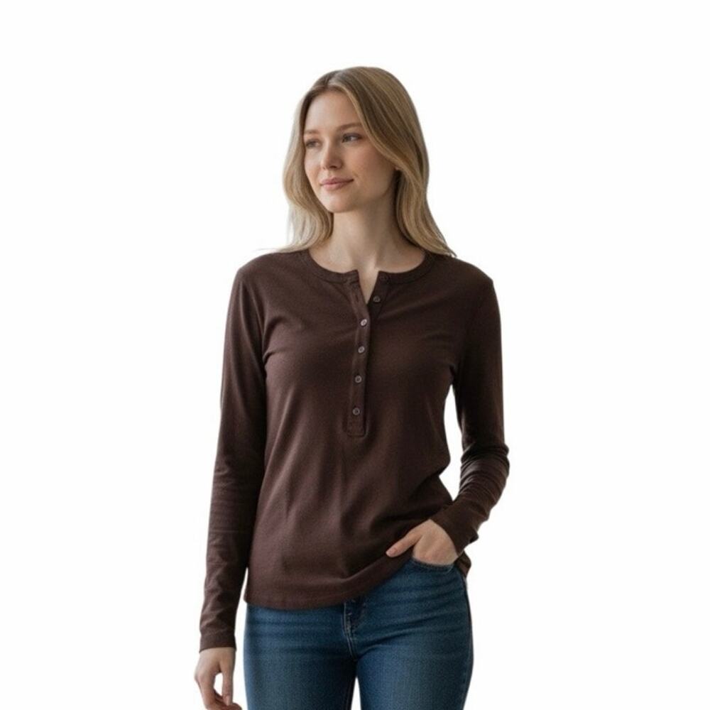Universal thread Women’s Long Sleeve Top With 6 Buttons On it Size X-Large Brown